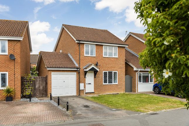 3 bed property, in Foster Road, £425,000