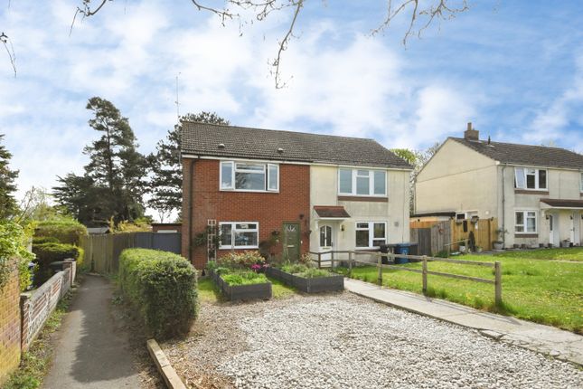 2 bed property, in Elm Close, £290,000