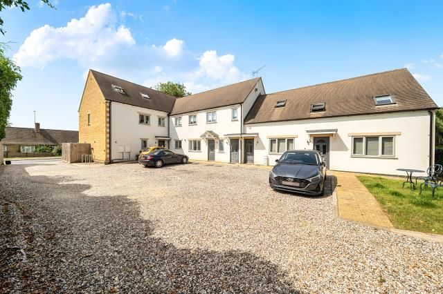 1 bed property, in Chadwick Court, £220,000