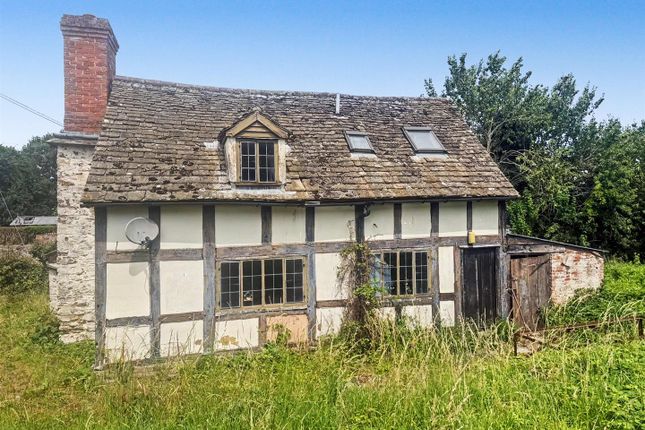2 bed property, in Woonton, £250,000