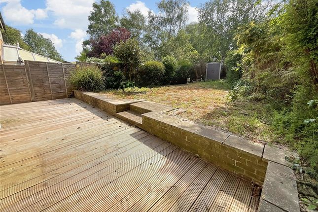 4 bed property, in Fulham Close, £450,000