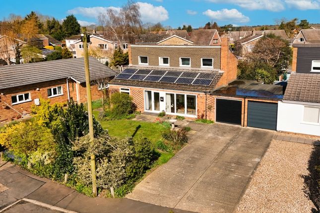 4 bed property, in Sycamore Close, £340,000