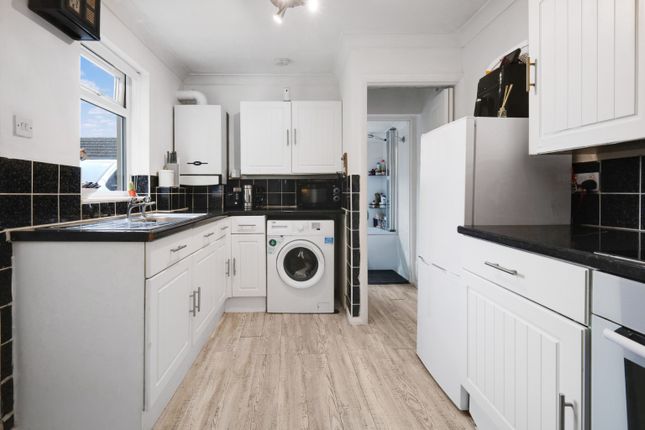 1 bed property, in Salisbury Avenue, £170,000