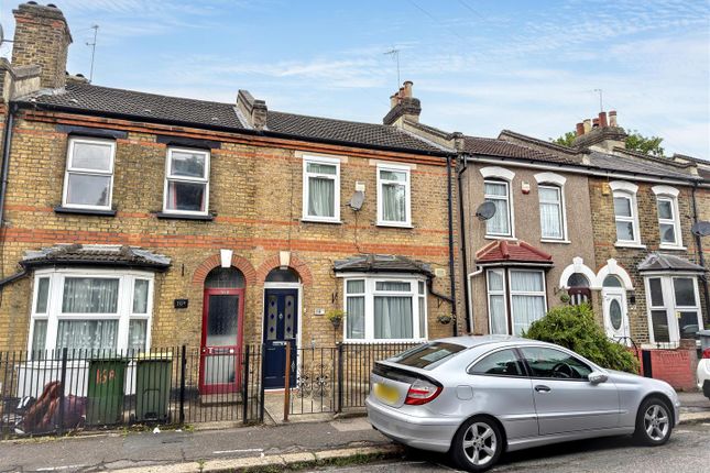 2 bed property, in Tower Hamlets Road, £450,000