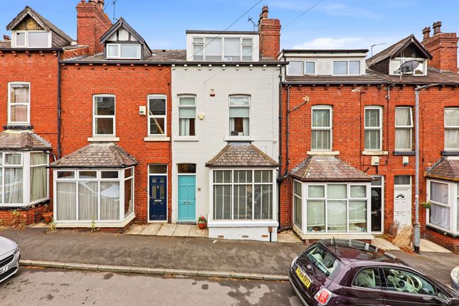3 bed property, in Wilton Grove, £295,000
