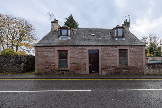 4 bed property, in High Street, £220,000