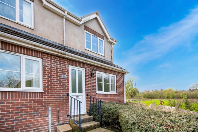 2 bed property, in Whitehall Court, £140,000