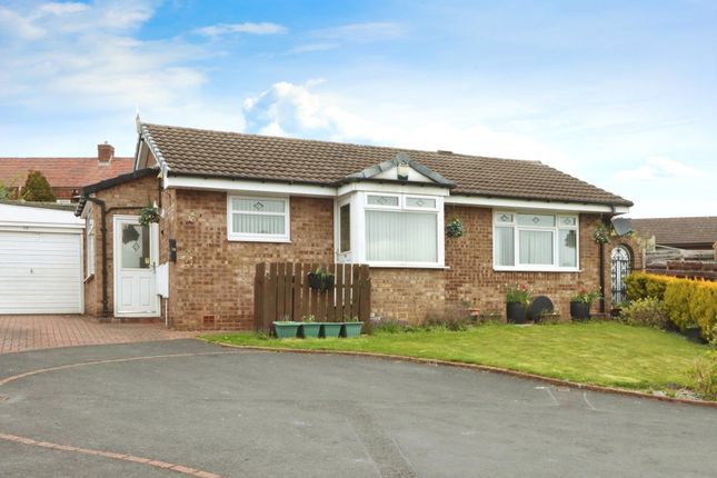 2 bed property, in Brookside Close, £200,000