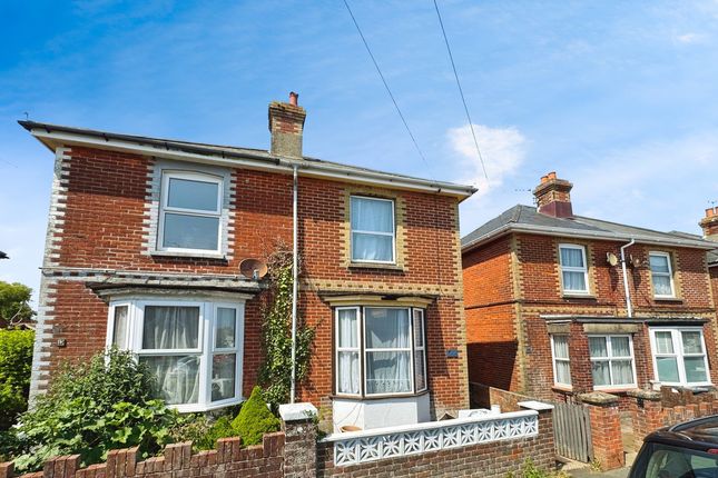 3 bed property, in St. Johns Crescent, £215,000