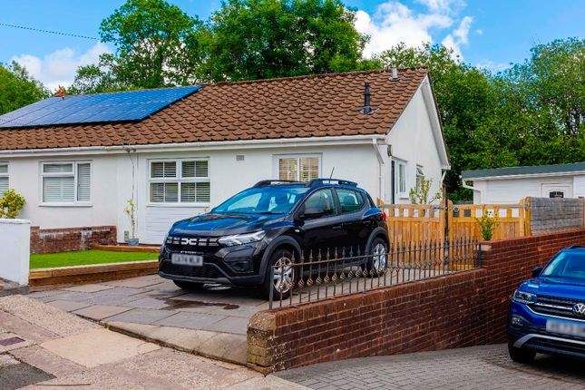 2 bed property, in Heathlands, £255,000