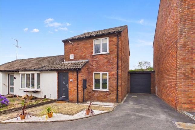 2 bed property, in Windsor Close, £295,000