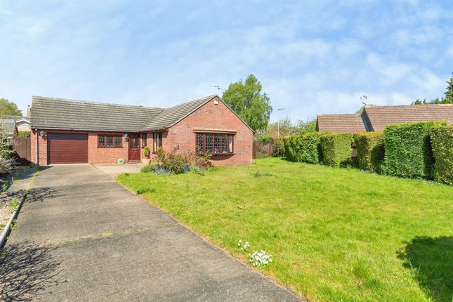 2 bed property, in Hall Park, £350,000