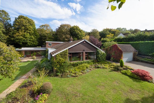6 bed property, in Meadow Close, £1,000,000