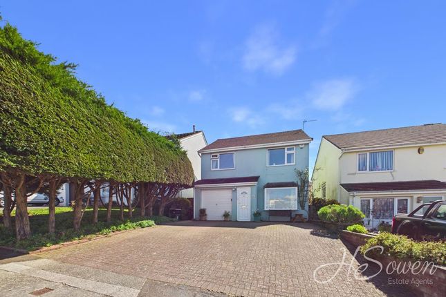 4 bed property, in Burn River Rise, £300,000