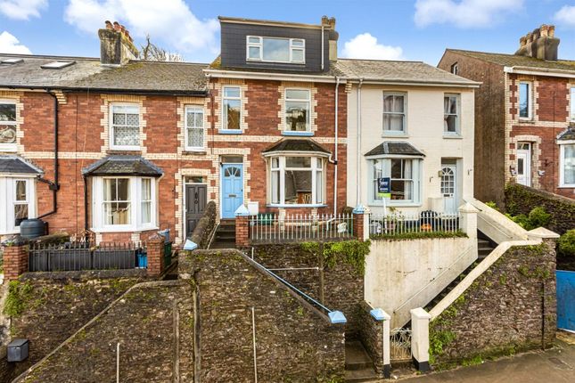 4 bed property, in Victoria Road, £300,000