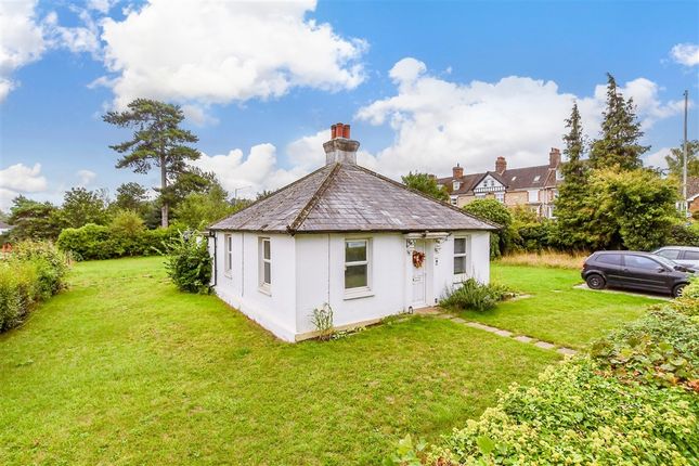 2 bed property, in London Road, £450,000