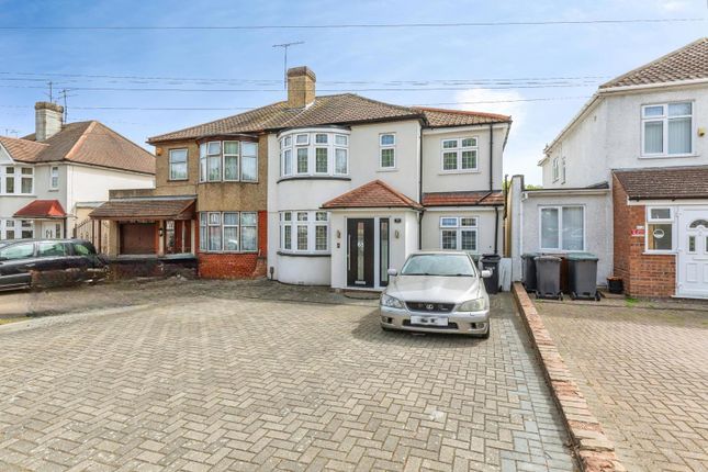 4 bed property, in Valley Drive, £550,000
