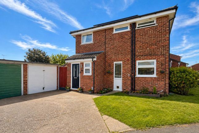 1 bed property, in Lobelia Close, £260,000