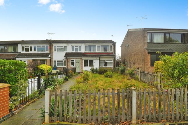 3 bed property, in Farnborough Road, £170,000