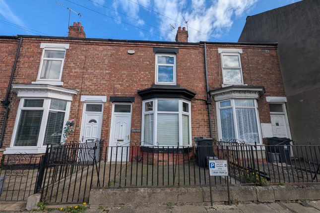 2 bed property, in Lodge Street, £80,000