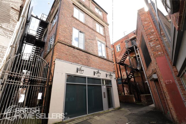 2 bed property, in Peter Lane, £250,000