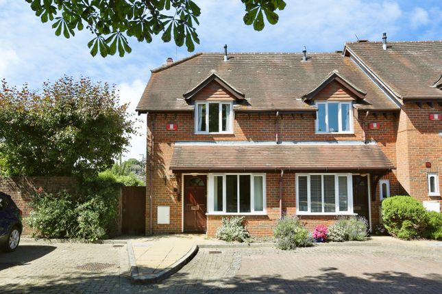 2 bed property, in Warner Mews, £300,000