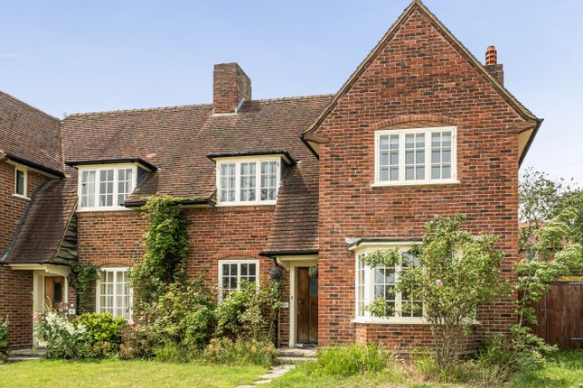 3 bed property, in Ethelburt Avenue, £435,000