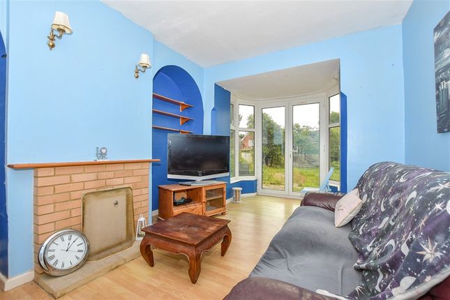 4 bed property, in Green Lane, £220,000