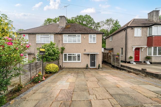 3 bed property, in Lockesley Drive, £550,000