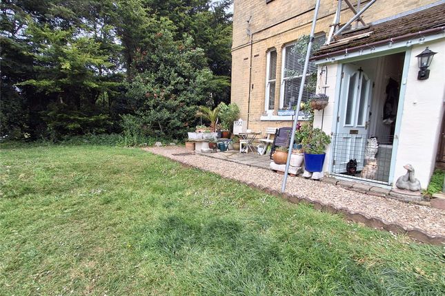 2 bed property, in York Avenue, £180,000