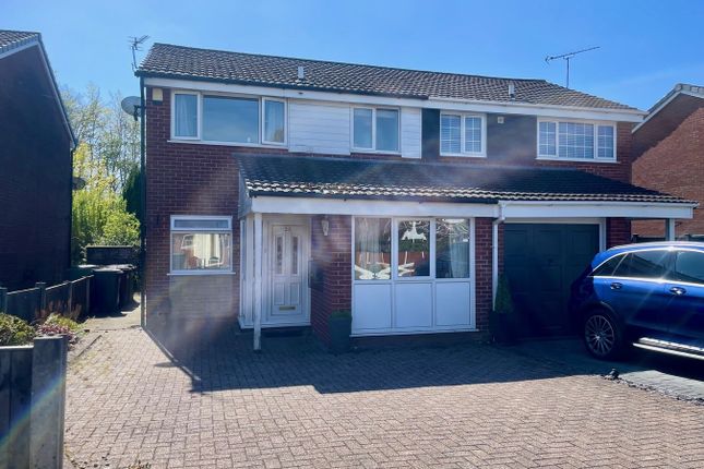 3 bed property, in Great Hall Close, £225,000