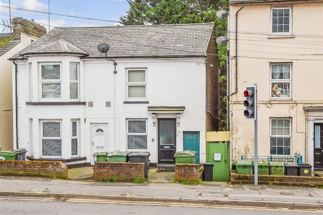 1 bed property, in Ashford Road, £100,000