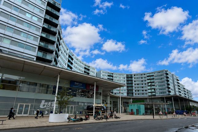 2 bed property, in Flat 916 The Blenheim Centre, £235,000
