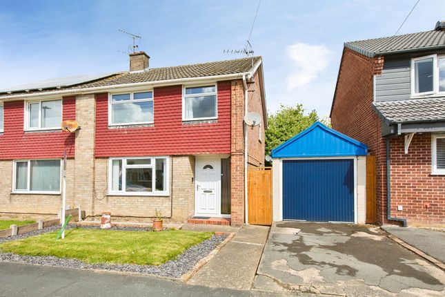 3 bed property, in Nicholas Close, £230,000