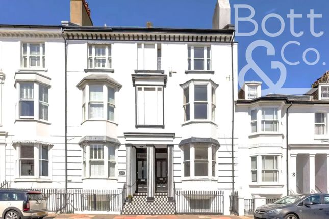5 bed property, in Chesham Road, £799,950