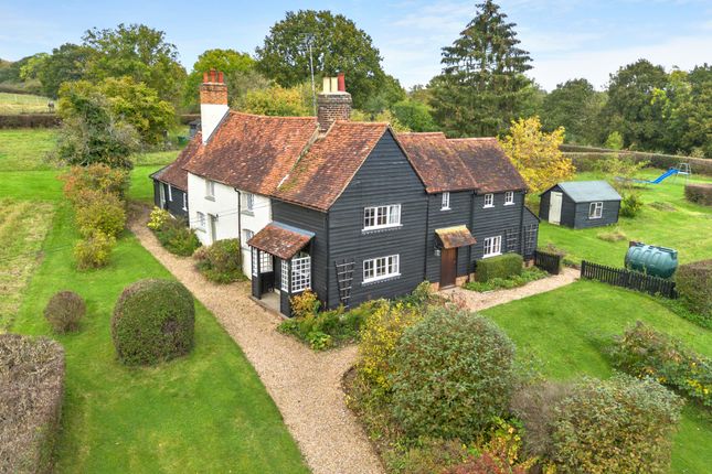4 bed property, in Wormley West End, £950,000