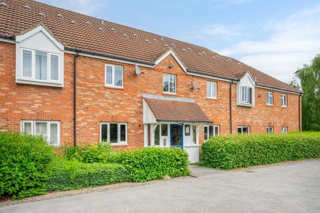1 bed property, in Aldborough Way, £180,000