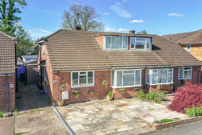 4 bed property, in Grove Close, £625,000