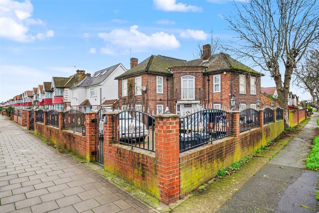 7 bed property, in Great West Road, £1,650,000