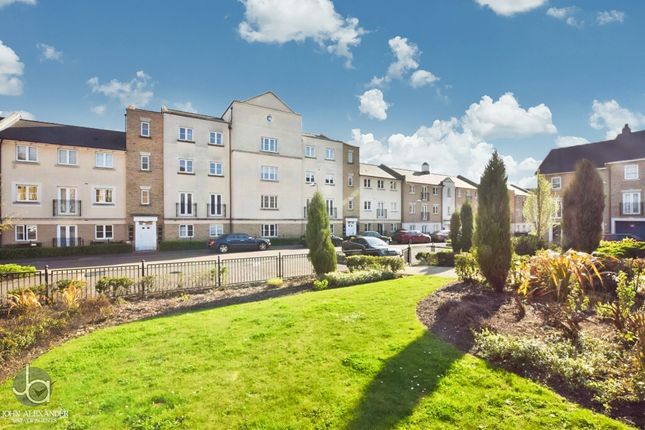 2 bed property, in Propelair Way, £200,000