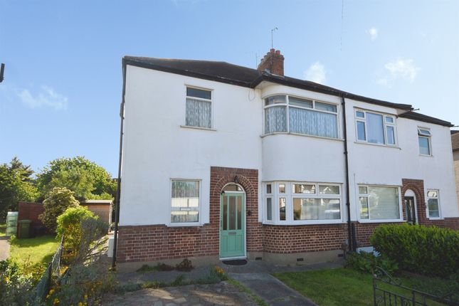 2 bed property, in Tudor Drive, £325,000