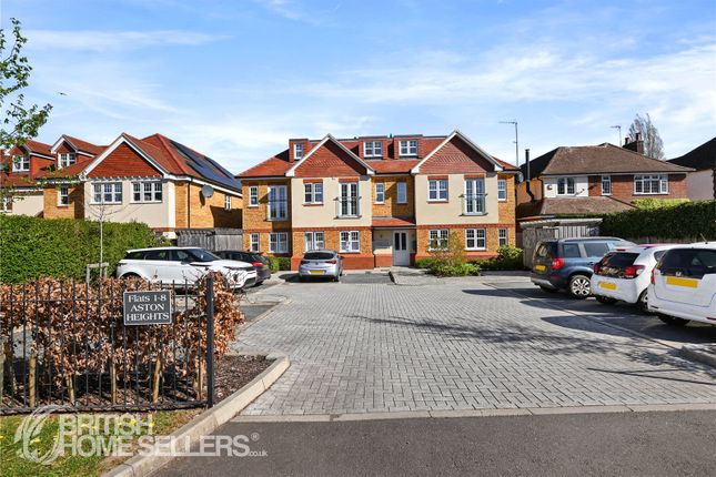 2 bed property, in London Road, £290,000