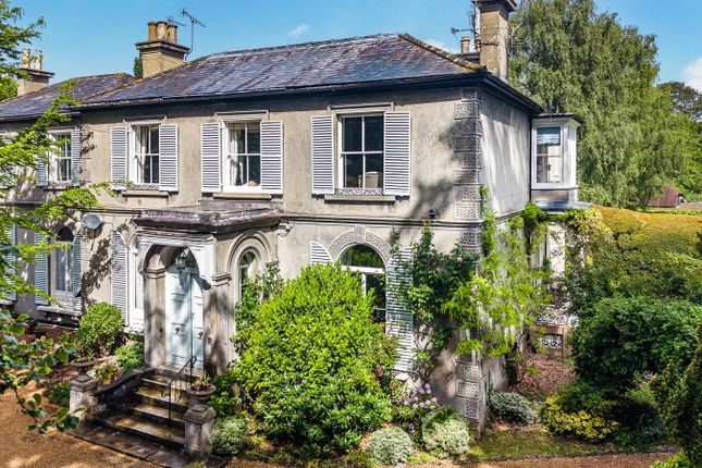 2 bed property, in High Street, £500,000