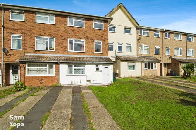 5 bed property, in St. Andrews Avenue, £280,000