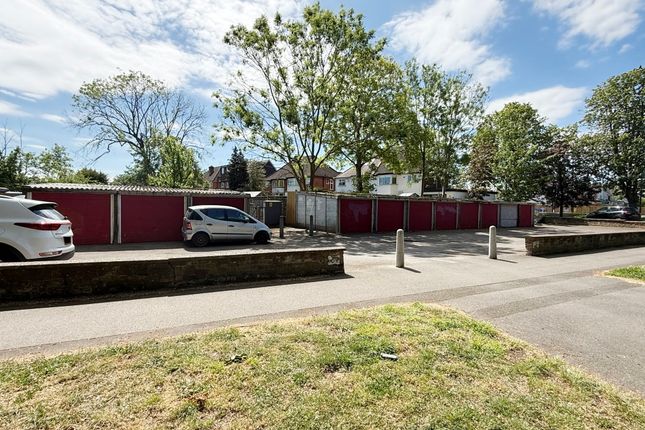 Studio, in Garages Adjoining 4 Worcester Park Road, £185,000