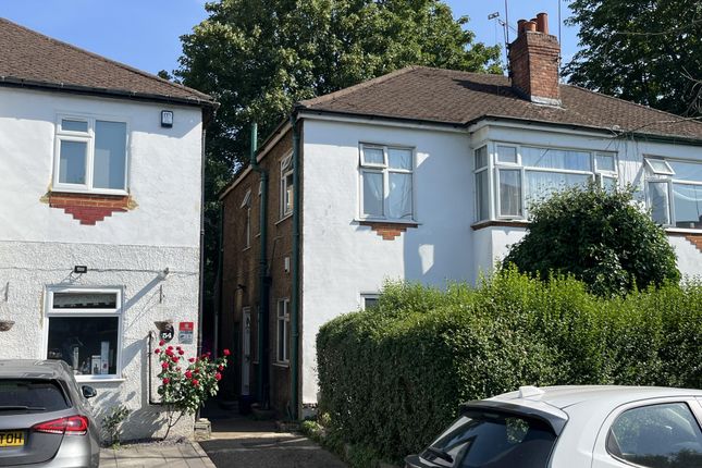 2 bed property, in 58 Chalford Walk, £180,000