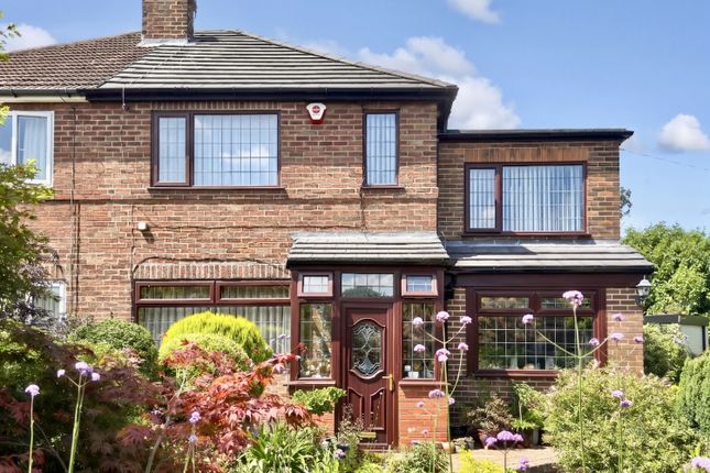3 bed property, in Pendas Way, £350,000
