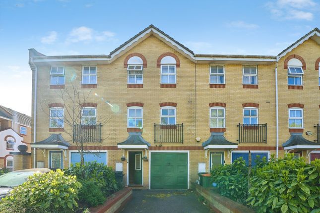 2 bed property, in Aaron Hill Road, £450,000