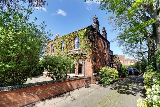 5 bed property, in Station Road, £595,000