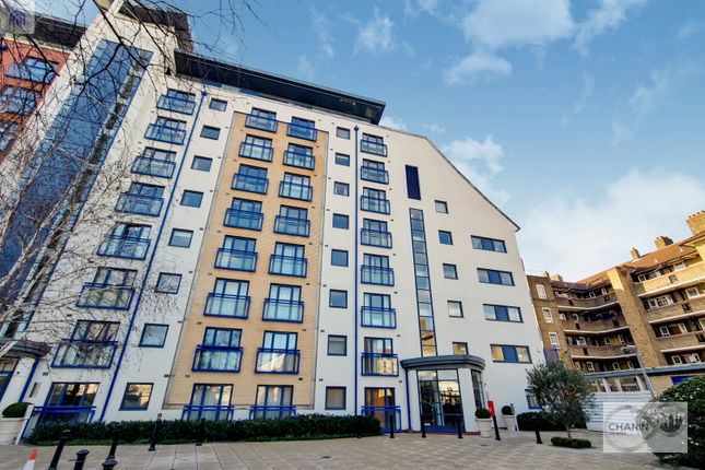 1 bed property, in Newton Place, £325,000